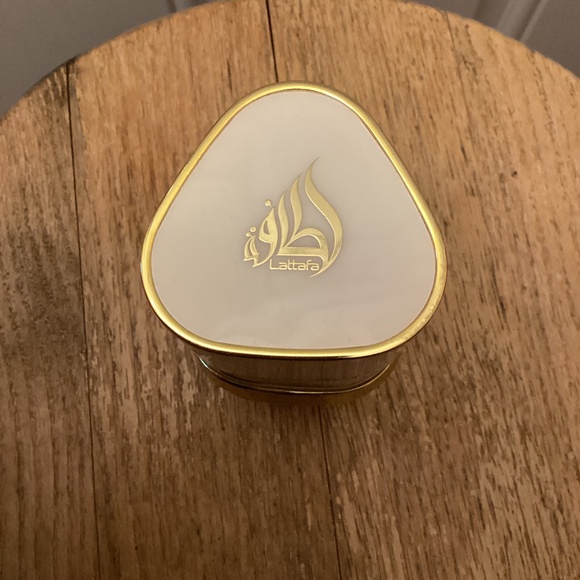 Women’s Lattafa Yara Moi Perfume sprayed once 3.4 ounce - Picture 3 of 4